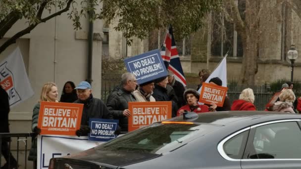 Brexit - αφήστε υποστηρικτές στο Ουεστμίνστερ, στο Λονδίνο — Αρχείο Βίντεο