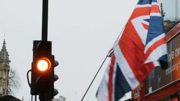 2019年 在伦敦 英国的威斯敏斯特举行的红色 绿色交通灯和英国脱欧运动人士的慢镜头表演 — 图库视频影像
