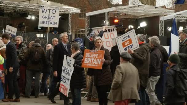 Londýn Cca 2019 Zpomalený Záběr Brexiteers Demonstrovat Westminster Londýn Plakáty — Stock video