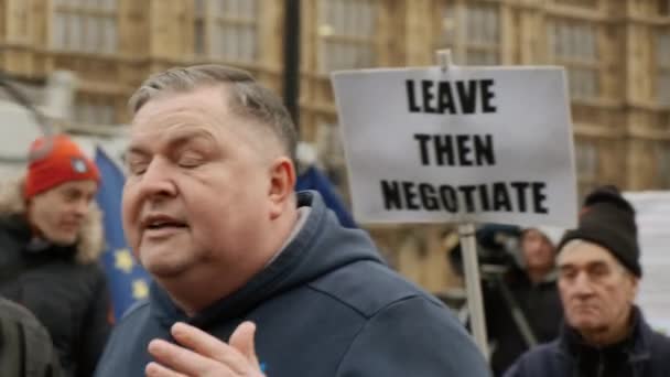 Brexit - Pro-Eu-anhängare och Brexiteers i Westminster, London — Stockvideo