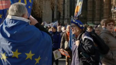 Londra, 2019 - yaklaşık Pro-AB destekçileri Westminster Parlamentosu, Londra, İngiltere, İngiltere'de Brexit durdurmak için bir teklif karşısında bir mitingde yakın çekim çekim