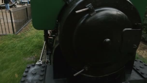動き、ロンドン、イングランド、イギリスの蒸気機関車 — ストック動画