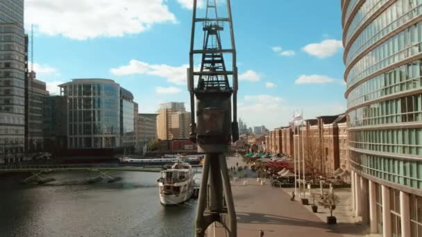 Irodai ingatlanok a Docklands District, London, Egyesült Királyság — Stock videók
