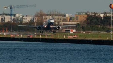 Yoğun havaalanında kalkış ıstabir uçak