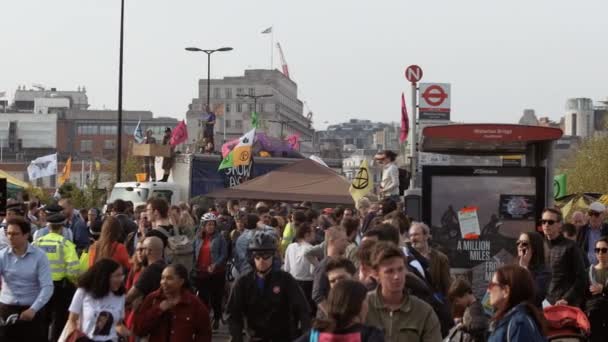 Klimaatverandering extinctie rebellie demonstratie in Londen, VK — Stockvideo