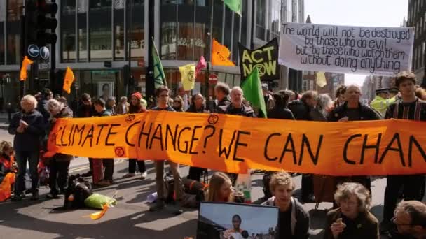 Dimostrazione di ribellione per l'estinzione dei cambiamenti climatici a Londra, Regno Unito — Video Stock