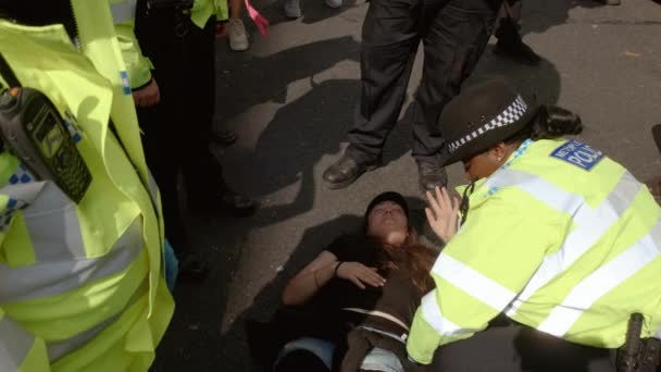 Demostración de rebelión de extinción del cambio climático en Londres, Reino Unido — Vídeo de stock