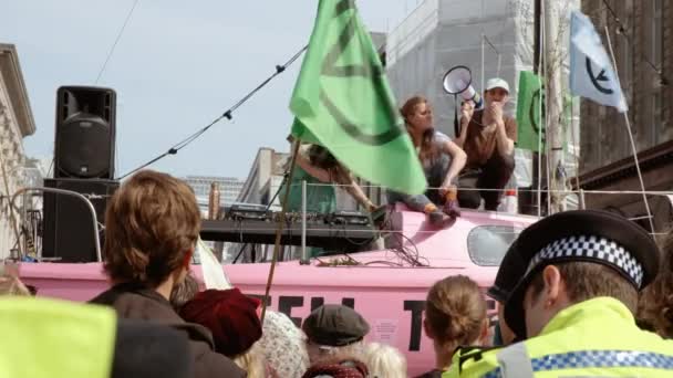 Demostración de rebelión de extinción del cambio climático en Londres, Reino Unido — Vídeo de stock