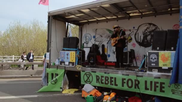 Manifestation sur la rébellion contre le changement climatique à Londres, Royaume-Uni — Video