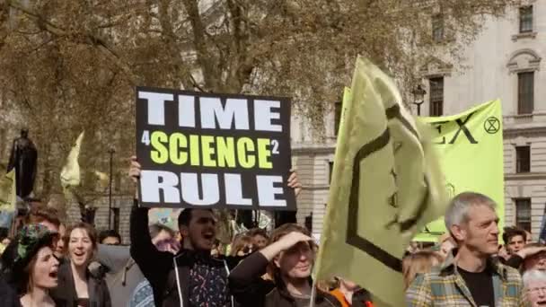 Demostración de rebelión de extinción del cambio climático en Londres, Reino Unido — Vídeo de stock