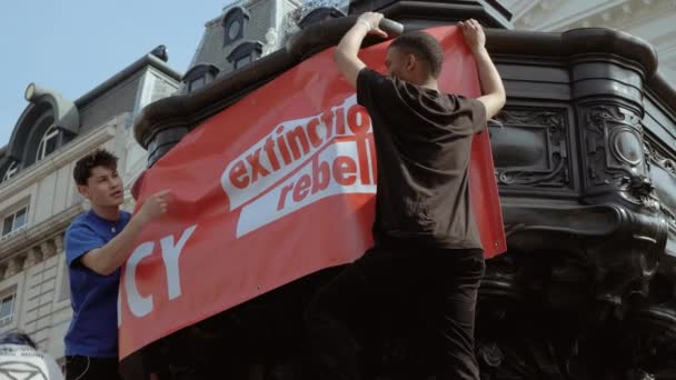 Demostración de rebelión de extinción del cambio climático en Londres, Reino Unido — Vídeos de Stock