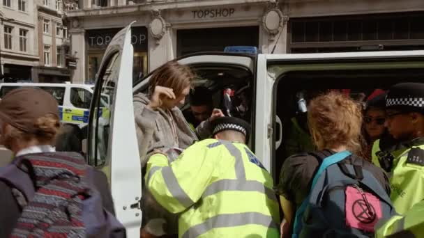 气候变化灭绝叛乱示威在伦敦，英国 — 图库视频影像