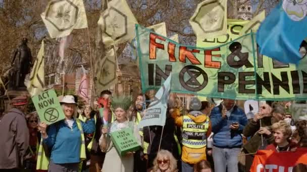 Dimostrazione di ribellione per l'estinzione dei cambiamenti climatici a Londra, Regno Unito — Video Stock