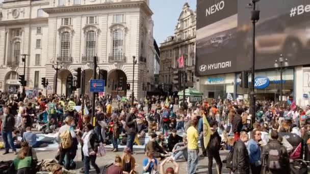 Demonstracja bunt zagłady zmian klimatycznych w Londynie, UK — Wideo stockowe