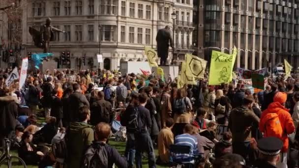 Demostración de rebelión de extinción del cambio climático en Londres, Reino Unido — Vídeo de stock