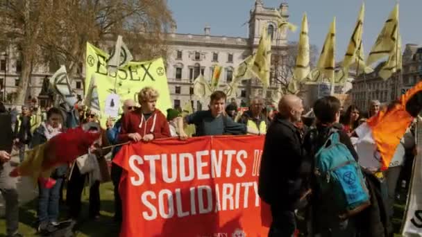 Demostración de rebelión de extinción del cambio climático en Londres, Reino Unido — Vídeos de Stock