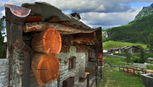 Hermosas Casas Tradicionales Madera Del Pueblo Alpino — Foto de Stock