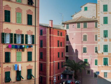 renkli eski binalar ve mimari küçük köyde Camogli Ligurya, Kuzey İtalya