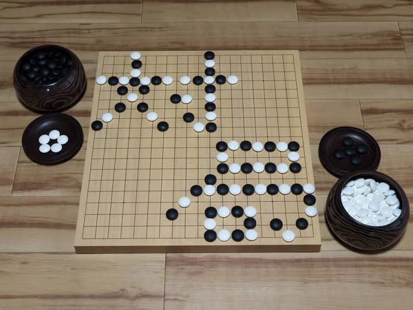 Go oyunun tüm dünyada zevk olduğunu.