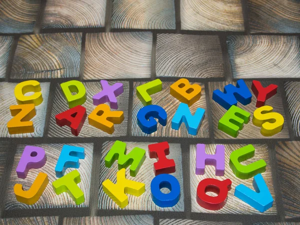 字母表拼图是一个智力训练玩具 — 图库照片