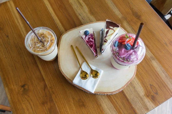 Flatlay Beverage Set Iced Coffee Blueberry Cake Smoothie Wood Table — Stock Photo, Image