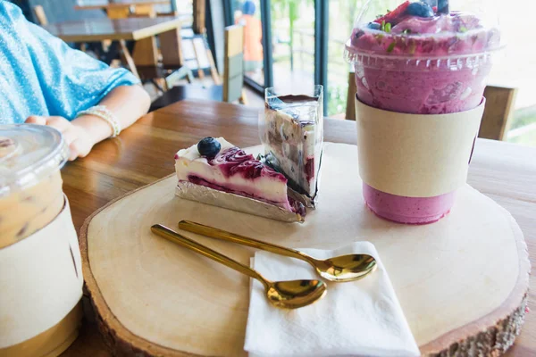 Kue Blueberry Blok Pemenggalan Kafe — Stok Foto