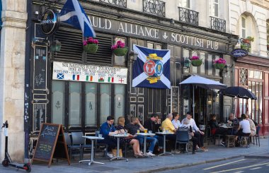 Çeyrek Marais tipik İskoç pub Auld Alliance görünümü, Sağ Bankası üzerinde yer alan tarihi Paris bölgesi .