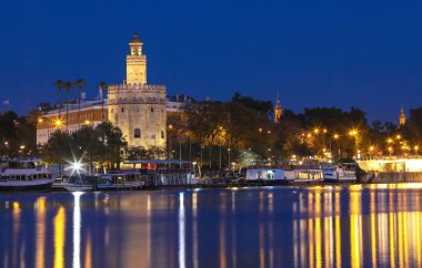 Torre del Oro -Guadalquivir nehri kıyısında Altın Kulesi, Sevilla, İspanya