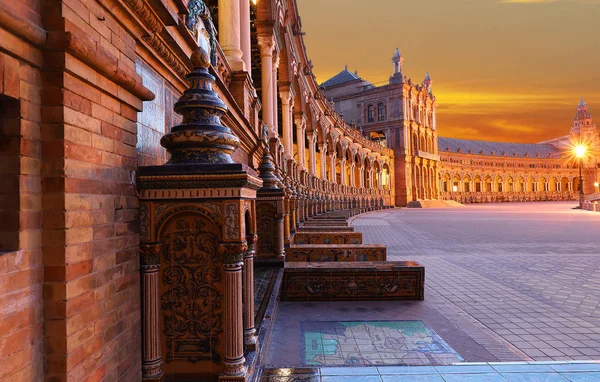 Gün doğumunda İspanya Square-Plaza de Espana, Public Maria Luisa Park, Sevilla, İspanya.