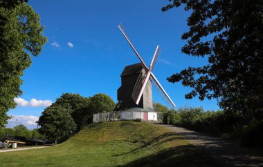 Bruges şehrinde bulunan bir yel değirmeni, Belçika