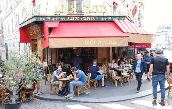 Lux είναι παραδοσιακό γαλλικό wine bar, Παρίσι, Γαλλία. — Φωτογραφία Αρχείου
