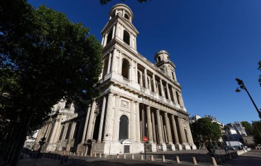 Saint Sulpice, Lüksemburg 'un Lüksemburg semtindeki Saint Sulpice kasabasının doğu yakasında bulunan bir Roma Katolik kilisesidir..