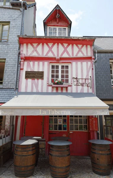 Honfleur França Agosto 2020 Taberna Tradicional Café Francês Localizado Centro — Fotografia de Stock