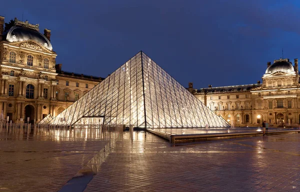 París Francia Septiembre 2020 Vista Cerca Pirámide Del Louvre París — Foto de Stock
