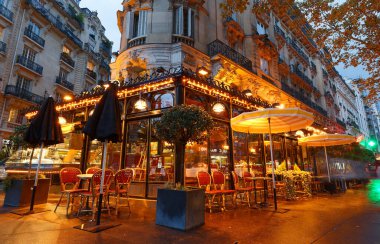 Paris, Fransa 24 Eylül 2020 Montparnasse Bulvarı 'nda bulunan ünlü Le Dome restoranı..