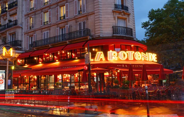 프랑스 2020 몽파르나스 쿼터의 로톤데 파리에서 유명하고 전설적 카페중 — 스톡 사진