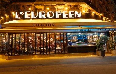 Paris, Fransa-09 Ekim 2020: Europeen bir asırdan fazladır Paris 'teki Lyon istasyonunun karşısında duruyor. Deniz ürünleri alanında uzmanlaşmış muhteşem bir brasserisi olarak ününü kazandı..