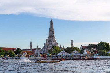 Wat Arun Ratchawararam Ratchawaramahawihan ya da Wat Arun Bangkok Bangkok Yai bölge, Tayland Budist Tapınağı (wat) olduğunu