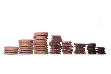 beyaz zemin üzerine çikolatalı tatlılar tatlı