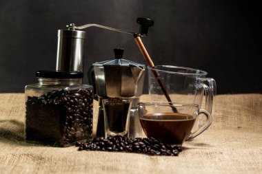 Kahve ekipmanları değirmeni, Pot ve kahve çekirdeği