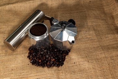 Kahve ekipmanları değirmeni, Pot ve kahve çekirdeği