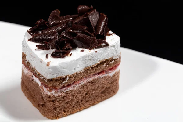 Sweet Cake Vita Maträtt Svart Bakgrund — Stockfoto