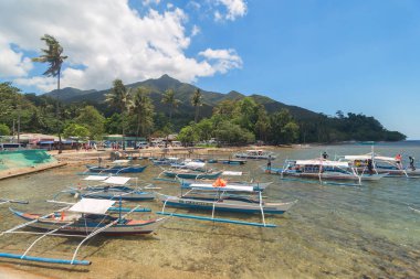 Puerto Princesa yeraltı nehrin mağara girişine Sabang tekne hattı.
