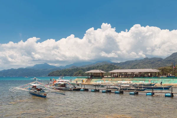 Sabang Limanı Puerto Princesa Yeraltı Nehrinin Mağara Girişine Tekne Hattı — Stok fotoğraf