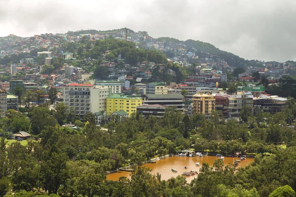Bir dağdan Baguio üzerinde görünüm