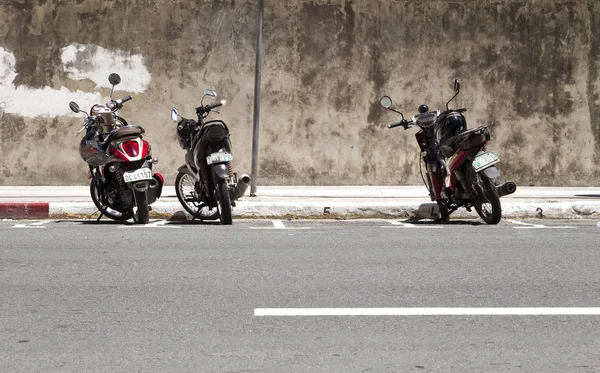 Manila Filipinas Junio 2016 Motocicletas Estacionadas Lado Carretera — Foto de Stock