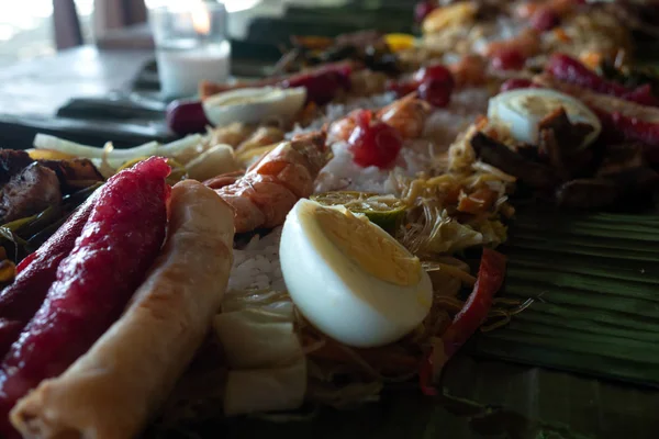 Filipina Otentik Buffet Tradisional Philippine Makanan Jari Pada Daun Pisang — Stok Foto