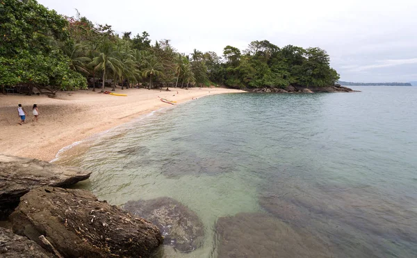 Море Синє Небо Пальми Човни Білому Пляжі Sabang Пуерто Галера — стокове фото