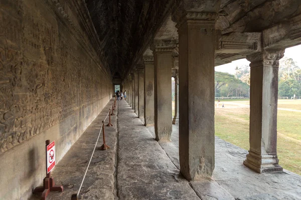 Longo Corredor Pilares Ruínas Templo Angkor Wat Camboja — Fotografia de Stock