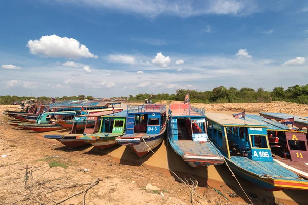 Siem Reap Καμπότζη Ιανουαρίου 2017 Τουριστικά Σκάφη Στον Ποταμό Προς — Φωτογραφία Αρχείου